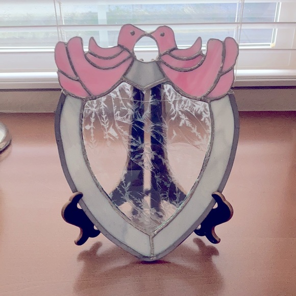 Heart Shaped Stained Glass/Sun Catcher with Kissing Birds - Picture 1 of 4